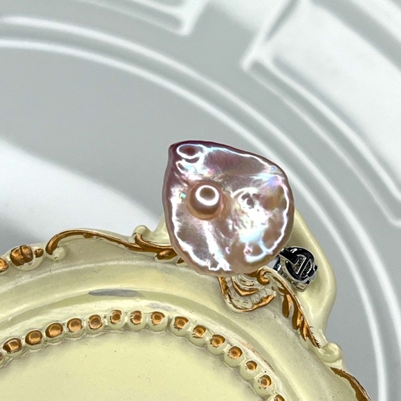 Stunning 🤩 handcrafted Unicorn 🦄 High Luster Freshwater 🌺 Petal Pearl Ring - Picture 2 of 6